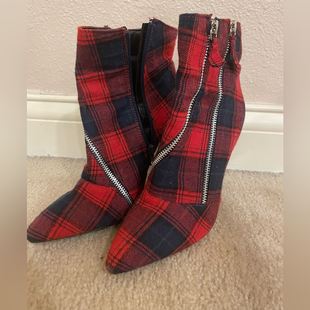 EUC Boutique Plaid Heeled boots! Perfect for holidays and family photos